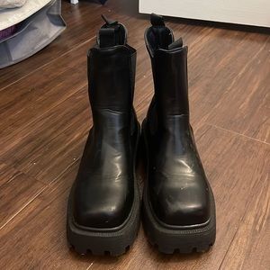 Square toed platform Chelsea boot